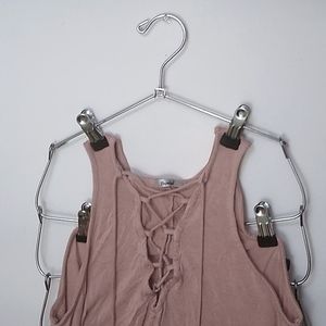 Sleeveless pink lace up